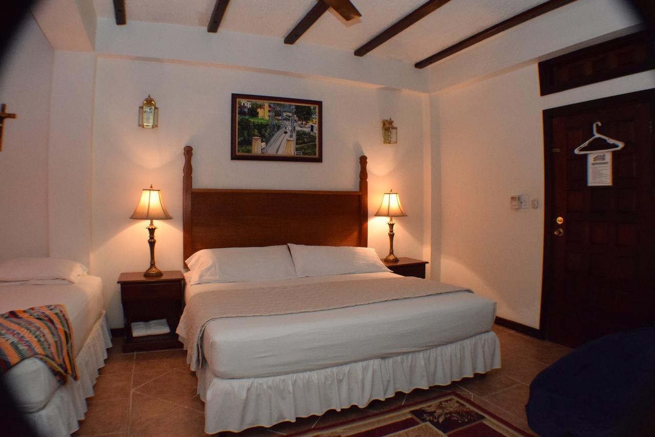 Martha'S Guesthouse San Ignacio Room photo